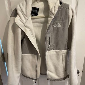 Women’s Medium North Face Fleece